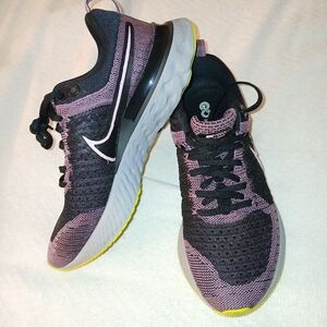 Sz.8.5 Womens Nike React Infinite Run Flyknit 2 Sneakers